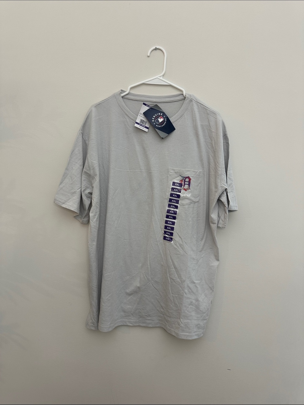 Men's DETROIT 🐅 Light Gray Short-Sleeve Pocket Tee with Subtle Chest Graphic